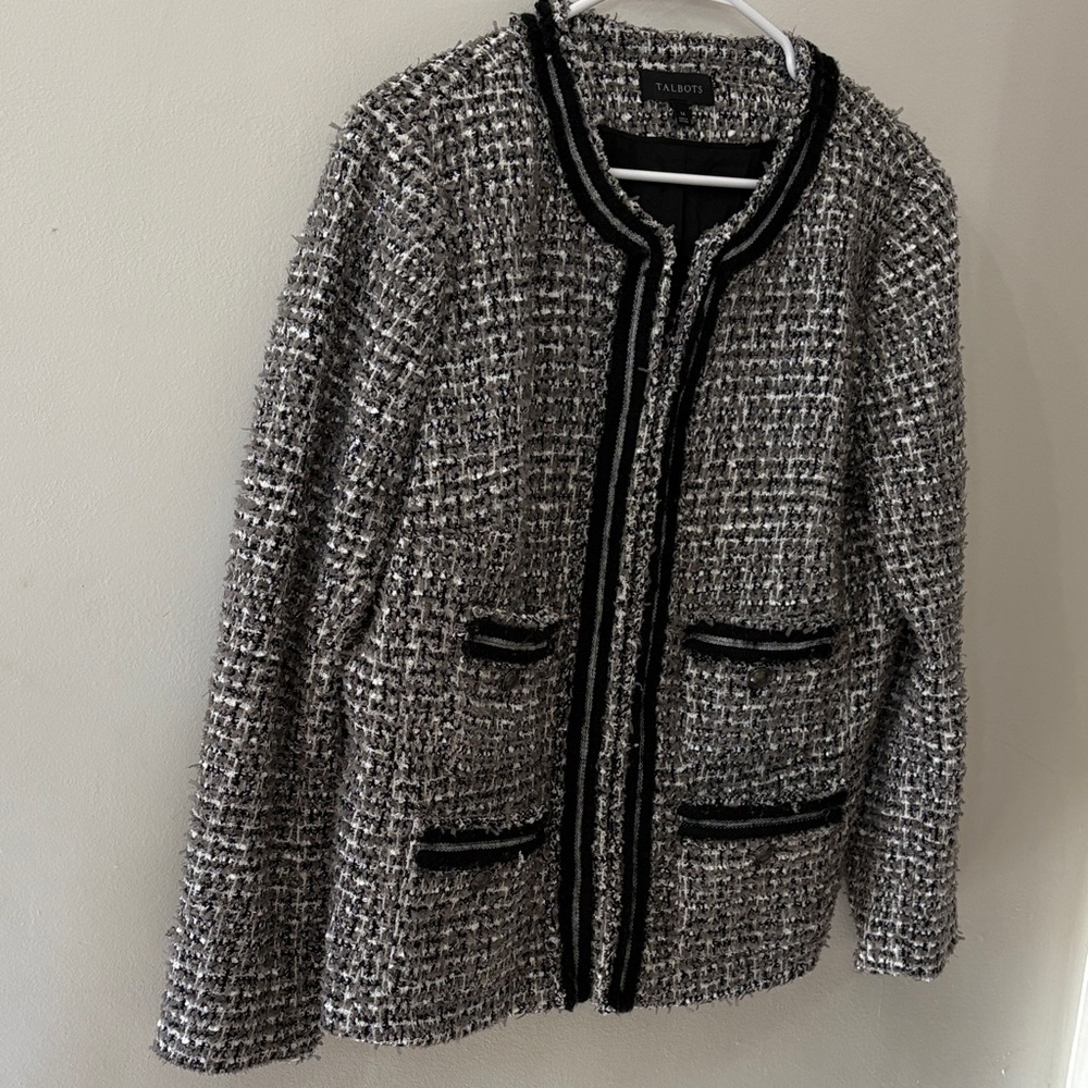 Talbots Monochrome Tweed Blazer - women’s size 14 - pockets detail